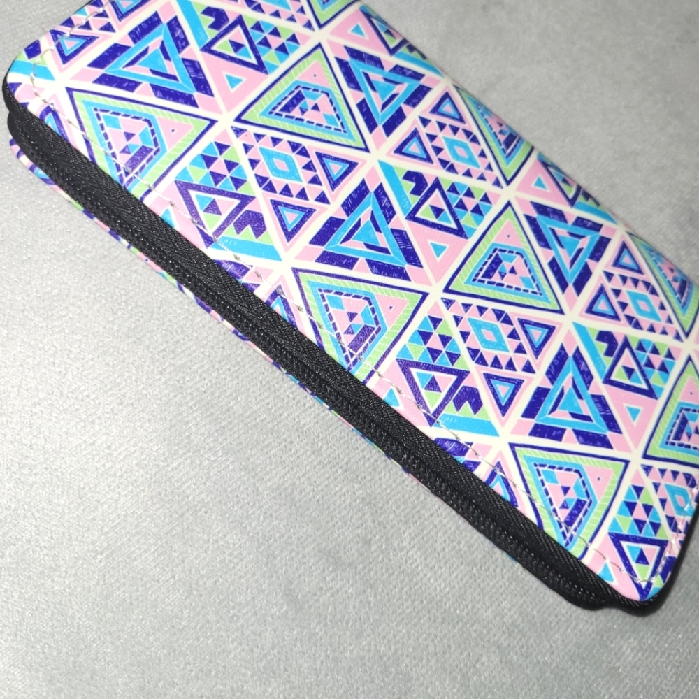 Geometric Patterned Zip-Around Wallet - Picture 14 of 16